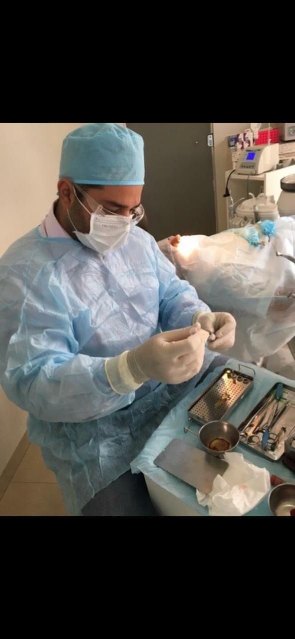 Dr. Ricardo Mariano em procedimento cirúrgico